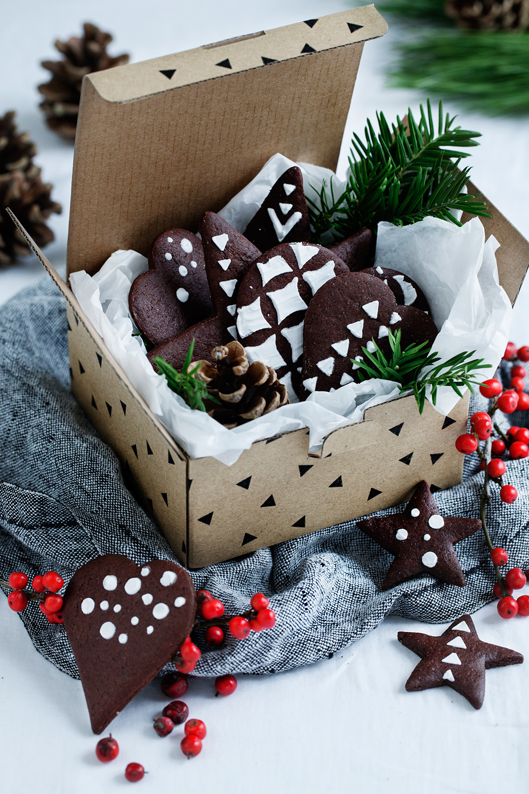 Chocolate Gingerbread Cookies. Perfect for the holidays! #modernwifestyle