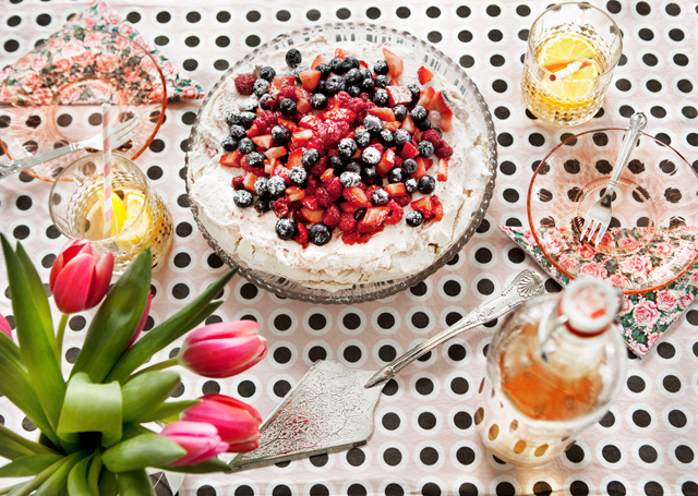 Summer Dessert - Pavlova and Lemonade