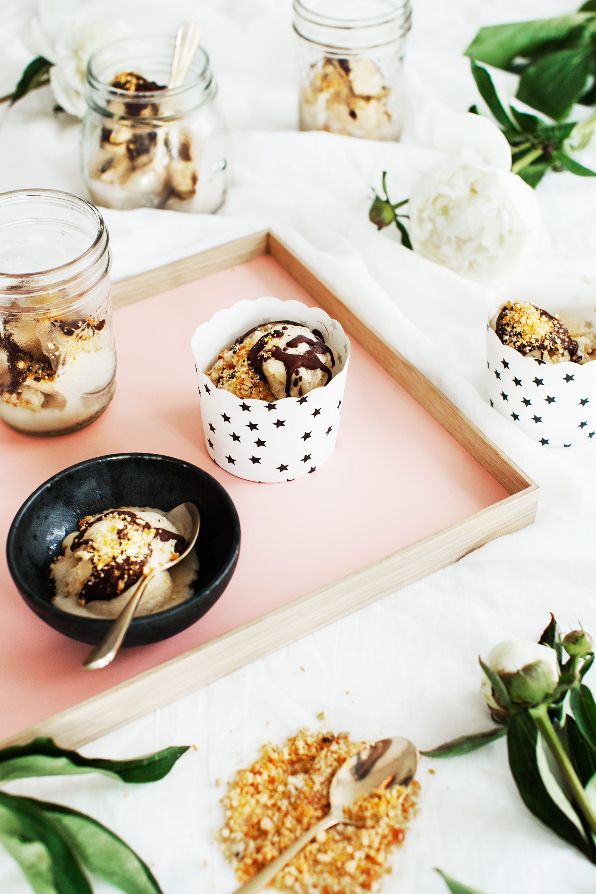 Buttermilk Banana Ice Cream Recipe by Modern Wifestyle #summer #foodphotography