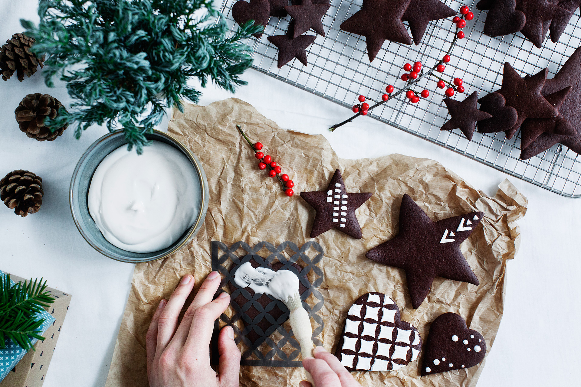 Chocolate Gingerbread Cookies. Perfect for the holidays! #modernwifestyle
