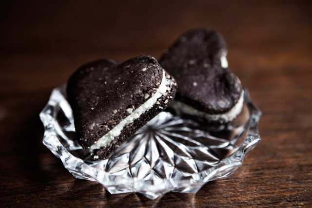 Recipe: Almond Cookies with Peppermint Custard