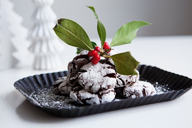 peppermint crinkle cookies, holiday recipe from Modern Wifestyle