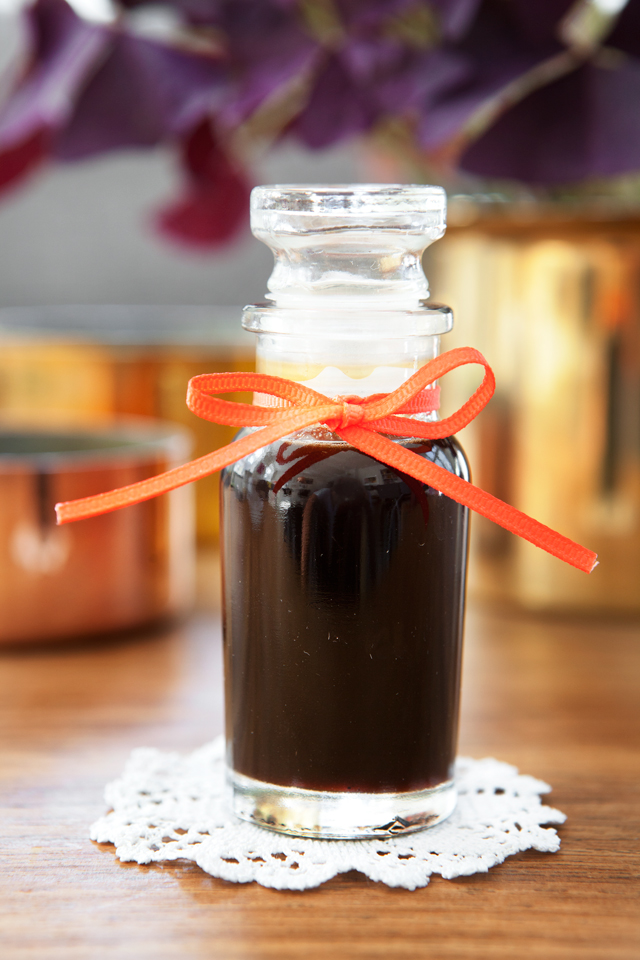 Homemade Coffee Syrup. Recipe from Modern Wifestyle